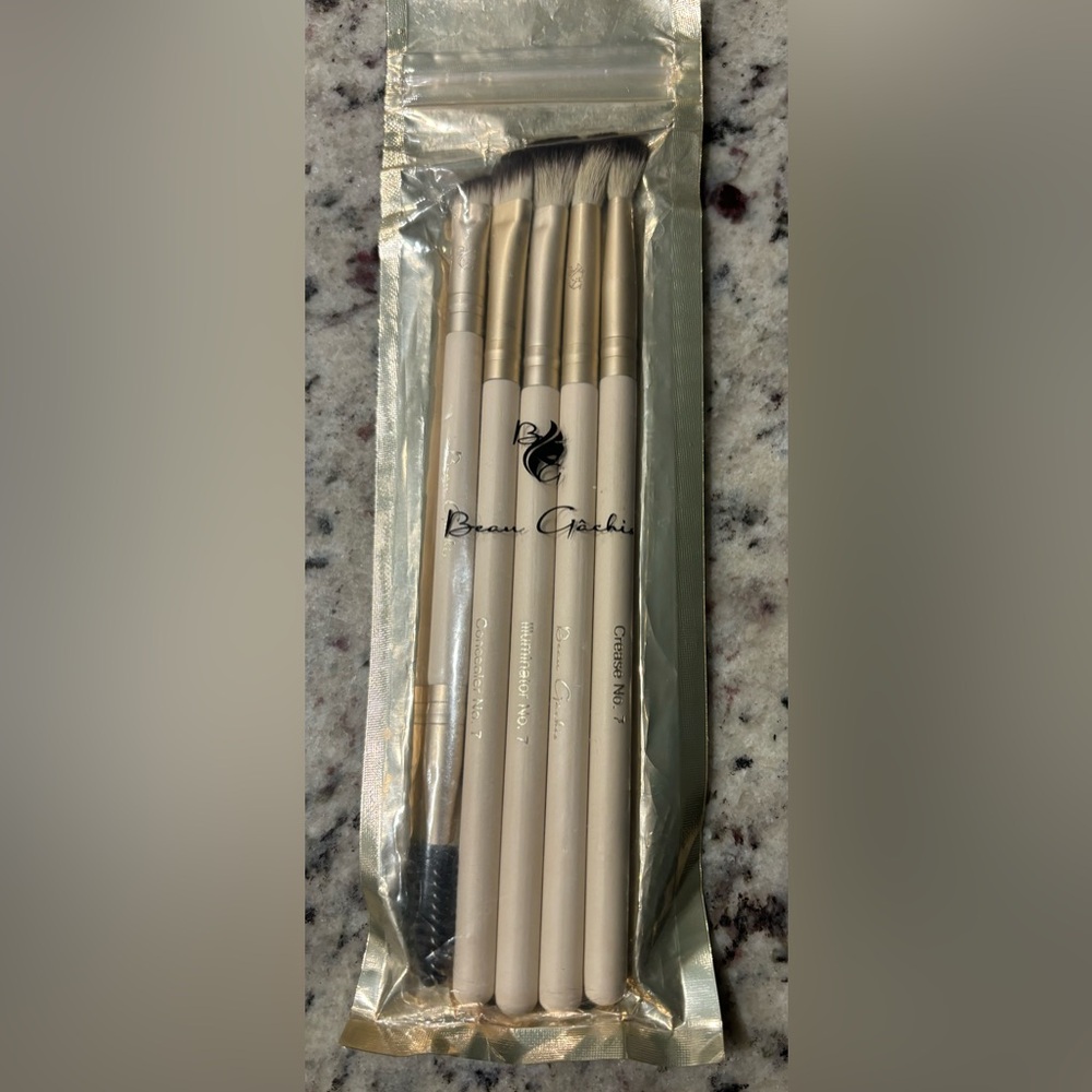 Beau Gachis No 7 brush collection